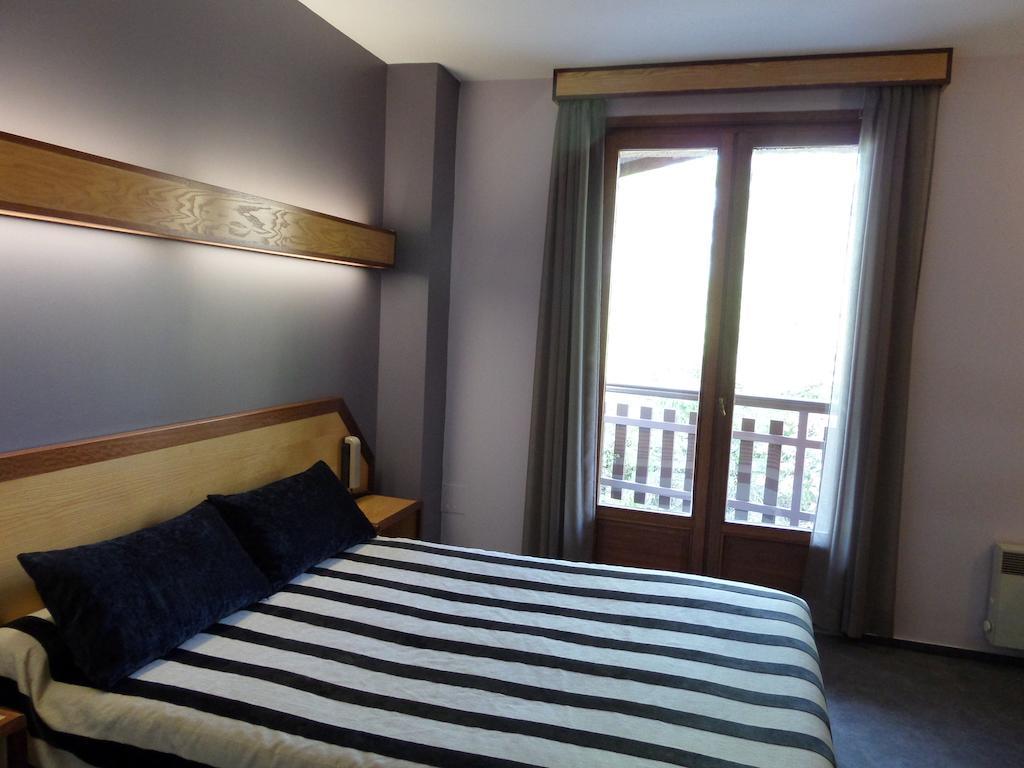 Hotel Le Bastide Nasbinals Room photo